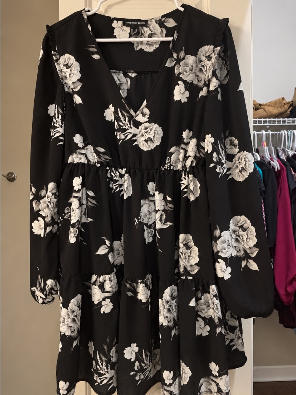 Streetwear Society Black & White Floral Long Sleeve V-Neck Dress